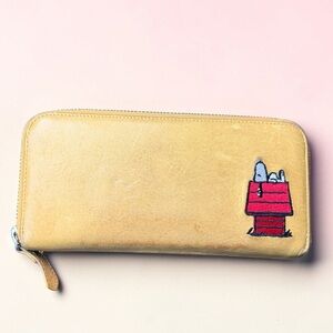 Vintage Peanuts Snoopy Doghouse Zip Around Wallet- Mustard Yellow- 2017
